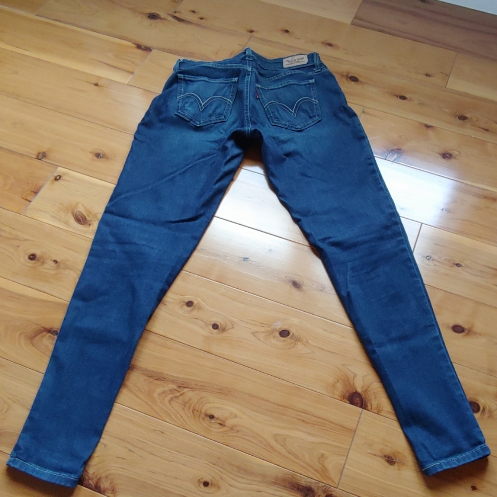 Levis - Picture 4 of 5